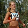 Karin Storbacka i mål som segrare på 400m före Johanna Rossi och Caroline Wärn. (© R. Härtull)