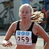 På 800m blev Jenny Storlund sexa. Här leder Saara Skyttä (guld) före Minna Kuusisto (brons). (© R. Härtull)