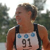 Anna Järvinen ljublar över bronsmedaljen tillsammans med segrarinnan Annimari Korte. (© R. Härtull)