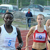 Varvning 800m Caroline Chepkwony leder före Sandra och Hedi Eriksson  (© Rune Härtull)